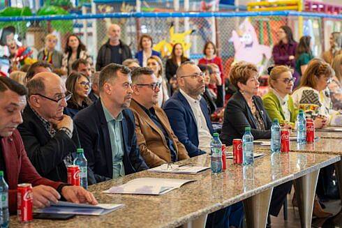 41 de unitati de invatamant liceal din judet si au expus ofertele educationale attractive la targul de la Iulius Mall Suceava foto