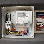 Instalatie ilegala de furt de energie descoperita in peretele unei pensiuni din Horodnic de Jos Proprietara a fost acuzata penal