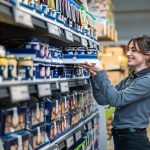 Lidl isi mentine angajamentul de a fi cel mai bun platitor din retailul alimentar cel mai mic salariu din companie depaseaste cu 31 salariul minim pe economie