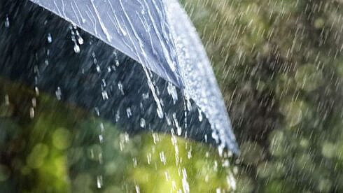 Meteorologii au anuntat o avertizare de vant intens ploi si ninsori la munte valabila pana marti dimineata