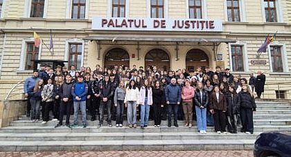 O noua activitate in intarirea parteneriatului dintre Inspectoratul colar Judeean i Curtea de Apel in domeniul educatiei juridice in scolile preuniversitare foto