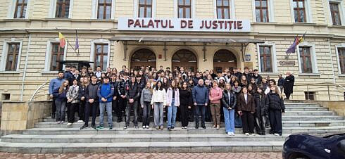 O noua activitate in intarirea parteneriatului dintre Inspectoratul colar Judeean i Curtea de Apel in domeniul educatiei juridice in scolile preuniversitare foto