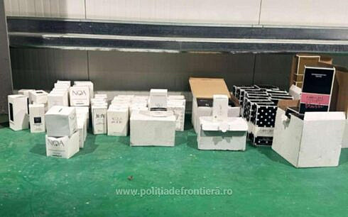 Politistii de la vama Siret au confiscat bunuri suspectate a fi contrafacute de la un barbat din Azerbaidjan