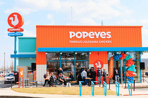 Popeyes s a deschis la Iulius Mall Suceava peste 2000 de vizitatori in prima zi si Drive Thru disponibil non stop