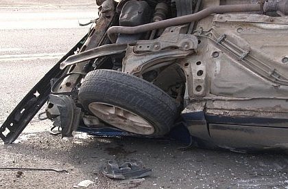 S a facut de ras in fata concubinei a scos o la plimbare cu Audio ul desi nu avea permis s a rasturnat in curtea unei firme din Marginea si apoi a fugit de la locul accidentului