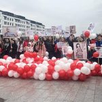 Sute de participanti la Marsul pentru Viata din Suceava Prefectul Adronachi a fost prezent insotit de cele doua fiice ale sale FOTO