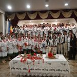 Traditii de Paste in comunitatea poloneza din Bucovina Ateliere de impletit smiergustul bice la Soloneu Nou Baietii au impletit smiergusturi iar fetele au invatat sa realizeze cosulete din hartie creponata