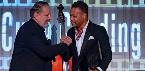 cuba gooding jr si iubita sa fosta nora a lui robert de niro vin pe 1 mai in romania cu ce ocazie vor fi prezenti cei doi la mamaia sa incerce si ei niste mici
