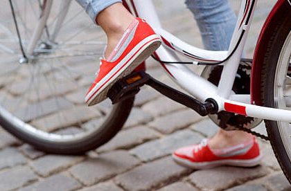 dosar penal pentru vatamare corporala din culpa in cazul unei fete de 17 ani care a cadut cu bicicleta si s a julit la mana