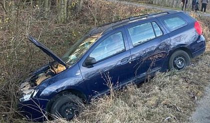 s a accidentat cu masina in sant in timp ce incerca sa o scoata din curte cu spatele