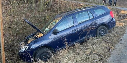 s a accidentat cu masina in sant in timp ce incerca sa o scoata din curte cu spatele