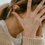 A agresat o pe sotia sa si a incercat sa i aplice o pedapsa cu un lemn gasit in curte In final a fost evacuat din casa de politie si va fi tras la raspundere penala pentru faptele sale