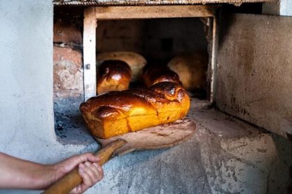 A fost pe punctul de a ramane fara casa dupa ce anexa in care cocea cozonaci pentru Paste a fost mistuita de flacari din cauza cuptorului