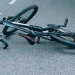 Accident intre biciclisti in comuna Malini O femeie a fost transportata la spital