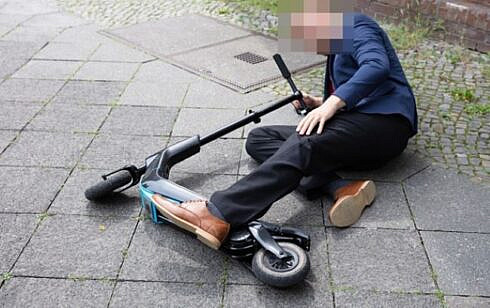 Amenda de 620 de lei pentru un adolescent de 17 ani care a calcat baut pe trotineta electrica a cadut si s a rupt un deget