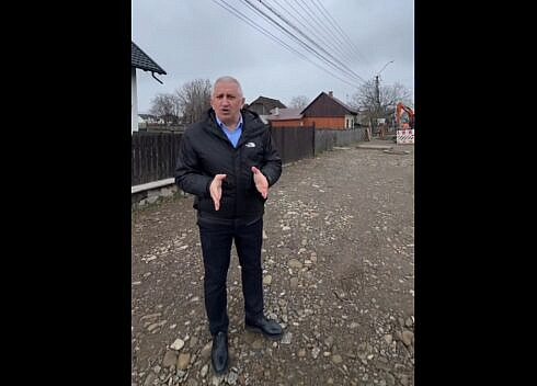 Au demarat lucrarile pentru o noua pista de biciclete in Vicovu de Sus in cartierul Laura Primarul Vasile Iliut Impreuna construim un oras mai frumos mai curat si mai bine organizat