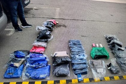 Audi incarcat cu haine si parfumuri contrafacute interceptat pe DN17 la Pojorata Marfa in valoare de 20000 de lei a fost confiscata