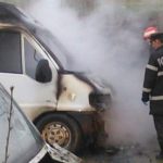Autoutilitara unui resitean a ars la Salcea