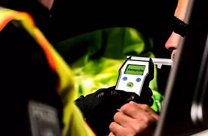 Barbat reinut pentru 24 de ore dupa ce a fost surprins conducand sub influenta alcoolului si fara permis in Suceava