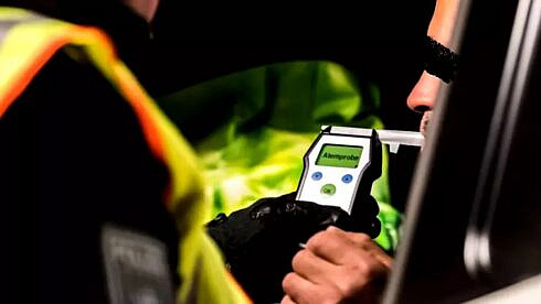 Barbat reinut pentru 24 de ore dupa ce a fost surprins conducand sub influenta alcoolului si fara permis in Suceava