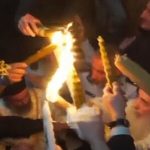 Cererea neobisnuita a unui enorias din Suceava catre IPS Calinic sa se renunte la aducerea Luminii Sfinte de la Ierusalim este o traditie riscanta