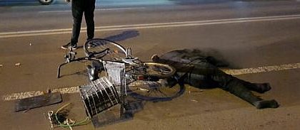 Coliziune intre un BMW si o bicicleta la Marginea Biciclistul a fost aruncat pe sosea