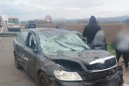 Doi raniti dupa coliziunea dintre o masina si o caruta pe E85 la Fantana Mare foto