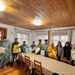 Elevii si profesorii de la Colegiul National Eudoxiu Hurmuzachi Radauti au daruit cadouri persoanelor vulnerabile in cadrul proiectului Bucurie si lumina FOTO