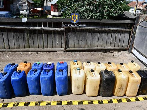 Femeie insarcinata din Vatra Dornei prinsa furand motorina din depozitul unei firme ajutata de concubin si de paznic