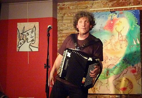 Francois Gaillard invitatul Aliantei Franceze din Suceava la o noua editie a activitatii Cantaretul lunii