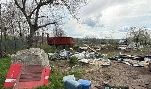 Garda de Mediu Suceava a luat masuri severe impotriva unui cetatean care a depozitat necorespunzator cantitati mari de ingerasaminte chimice FOTO