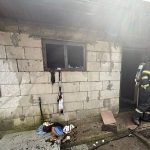 Incendiu la o locuinta din Boroaia O femeie a fost dusa la spital dupa un atac de panica