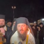 Mesajul PS Damaschin de pe Aeroportul Suceava la preluarea Luminii Sfinte Va rog nu permiteti ca nimic si nimeni sa va strice acesta sarbatoare De pasiti toate obstacolele Uitati de raul care a fost