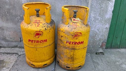 O femeie aghesmuita a incercat sa schimbe butelia de la aragaz si a fost la un pas sa arunce in aer casa concubinului