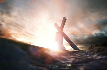 O mama cu trei copii si un serviciu complicat disperata ca trebuie sa incalce regulile bisericesti si sa gateasca pentru Paste in Vinerea Mare