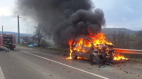 O masina complet inflacarata si cu risc de explozie dupa un accident in Vultureshti FOTO