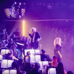 O voce o orchestra si salile pline ale Europei Alexandra Crisan in turneul Pop meets Classic