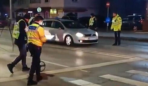 Om al strazii afectat de soarta si lovit de o masina pe o trecere de pietoni in Suceava
