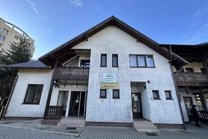 Om al strazii gasit in coma profunda cazut pe jos in fata unei clinici de pe bulevardul George Enescu din Suceava