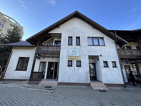 Om al strazii gasit in coma profunda cazut pe jos in fata unei clinici de pe bulevardul George Enescu din Suceava