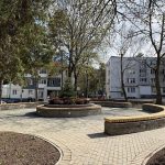 Parcul din spatele fostului restaurant National din Suceava a fost redat comunitatii inainte de Paste oferind un spatiu de relaxare 41 de locuri de parcare si alei modernizate foto