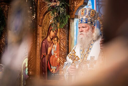 Pastorala de Invierea Domnului Atunci cand participarea la slujbele Bisericii este separata de viata de zi cu zi credinciosul ramane sub influenta fricii egoismului si nelinistilor