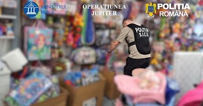 Perchezitii in judeul Suceava Politia a confiscat 10 tone de detergent contrafacut si sute de articole de imbracaminte si jucarii FOTO