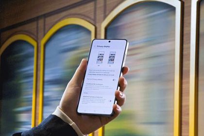 Peste jumatate dintre europeni admit ca se uit la ecranul telefonului unui strin n public aproape un sfert dintre acestia o fac din simpla curiozitate