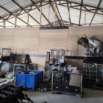 Politistii au identificat un cetatean ucrainean care a inchiriat o hala in Siret pentru a desfasura activitati ilegale cu produse contrafacute imbracaminte tigari piese auto FOTO