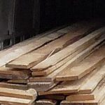 Politistii din Darmanesti au confiscat de la un barbat din Radauti niste resturi de lemn si 29 mc de cherestea fara acte pe langa cele 55474 mc pentru care avea aviz