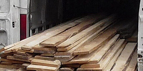 Politistii din Darmanesti au confiscat de la un barbat din Radauti niste resturi de lemn si 29 mc de cherestea fara acte pe langa cele 55474 mc pentru care avea aviz