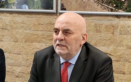 Primaria Suceava ar putea mentine pretul de attribuire al unui loc de parcare la 500 de lei pe an adica 135 lei pe zi De asemenea un posibil regulament modificat este incert