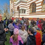 Programul Educational National Padurera copiilor desfasurat de Parcul National Calimani si Asociatia Forestierilor din Romania la Dorna Candrenilor 100 de copii au plantat cate un puiet de larice foto