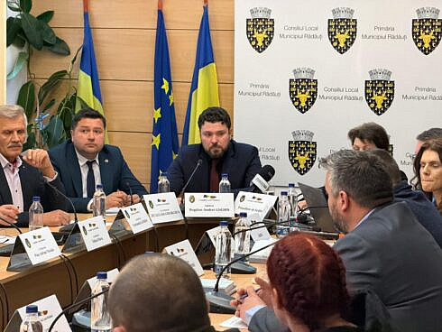 Radaui devine prima localitate din judet care interzice complet jocurile de noroc Proiectul propus de primarul Bogdan Loghin a fost aprobat in unanimitate de Consiliul Local